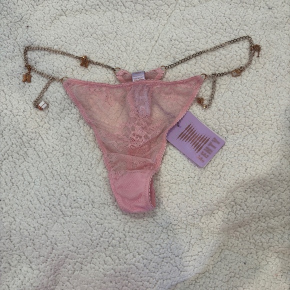 NWT- Savage X Fenty charm and lace thong - Picture 1 of 4